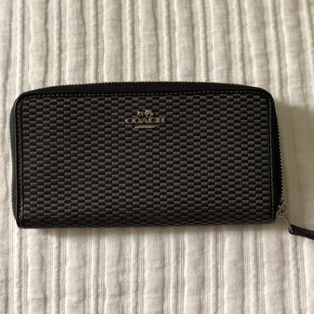 Textured black Coach Wallet Full Zip